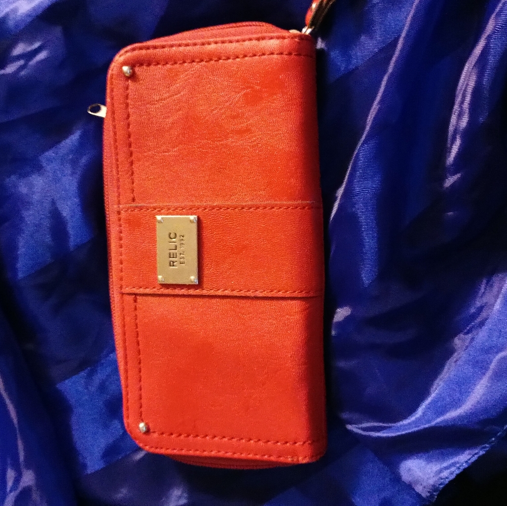 RELIC BILLFOLD RED NEVER USED NEW WITH OUT TAG SUPER NICE